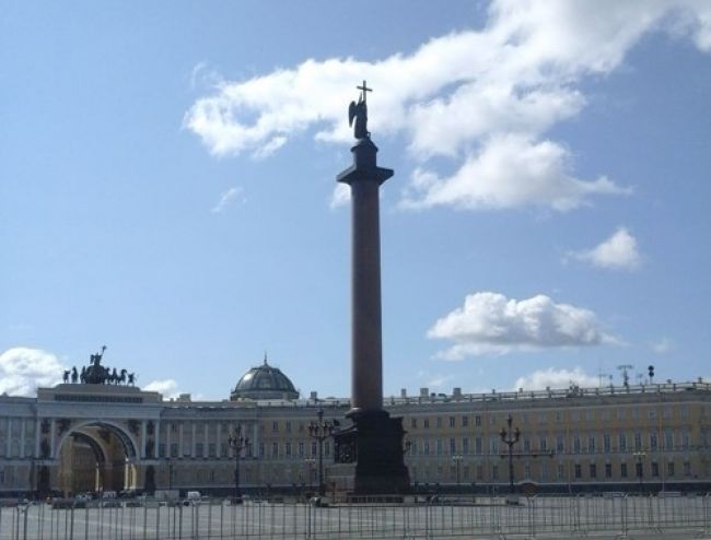 191 год назад в Петербург привезли Александровскую колонну