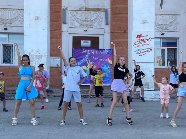 Для дончан прошла развлекательная программа «Танцуй со мной»