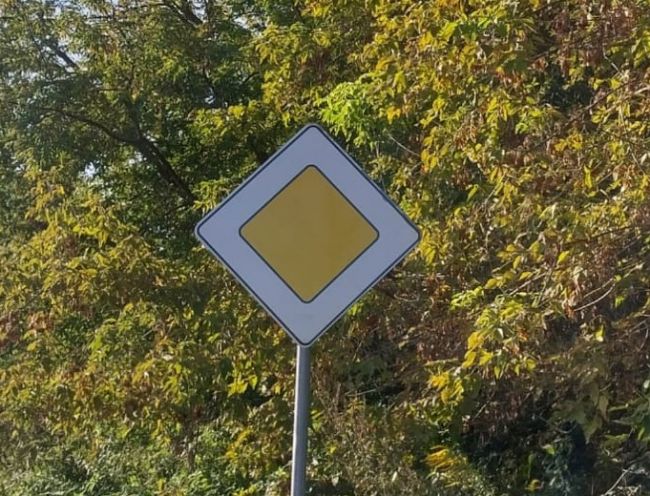 В Одоеве навели порядок с дорожными знаками
