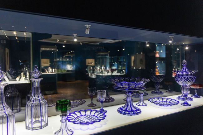 В Туле открылась выставка «Шедевры императорского стеклянного завода XIX – начала XX века»
