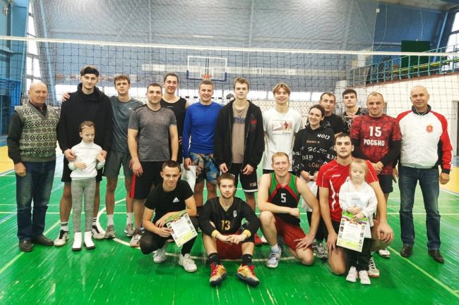Дубенская команда «Ветераны» – победитель районного турнира по волейболу