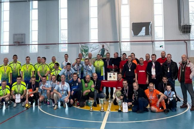 Команда «ШЭЛА» стала второй на ветеранском турнире в Узловой