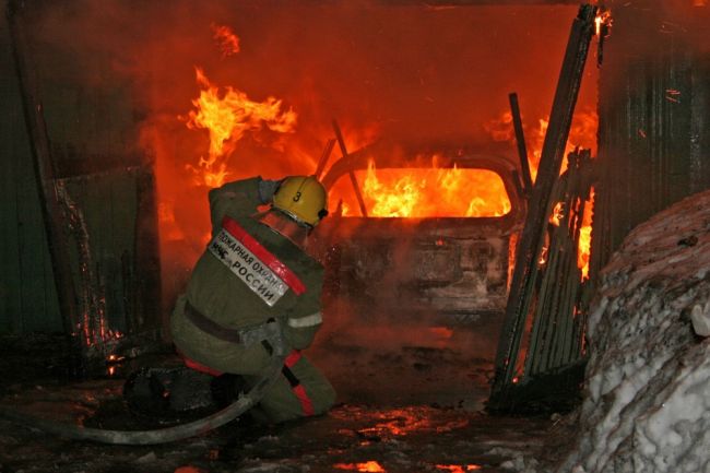Киреевчан предупредили об участившихся случаях пожаров в автомобилях и гаражах