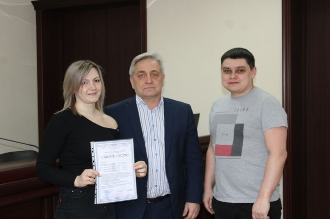 В Киреевском районе 12 молодым семьям вручили свидетельства на выплату на жильё