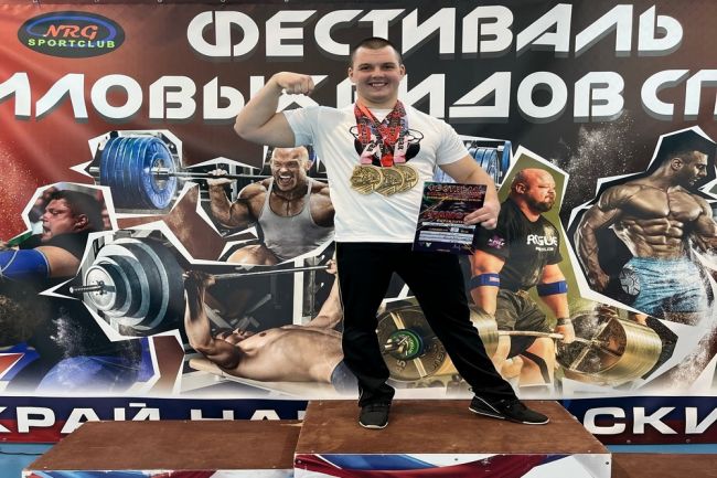 Спортсмен из Киреевска взял два «серебра» и «бронзу» на силовом турнире в Узловой