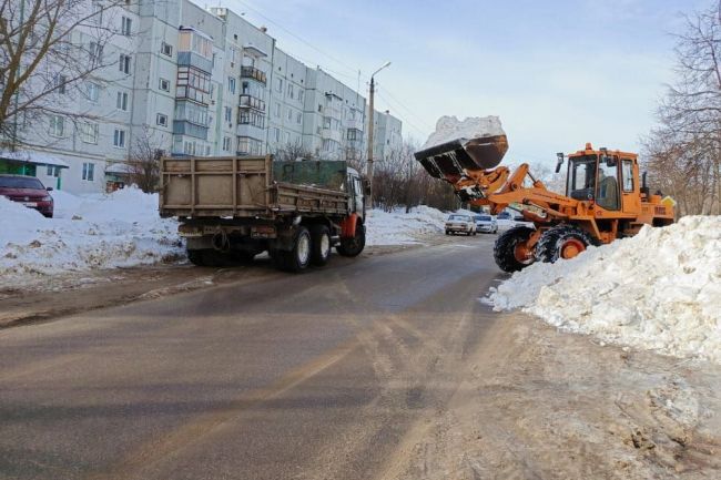 В Киреевске с улицы Чехова вывозят снег
