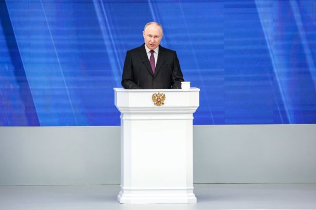 Владимир Путин объявил минуту молчания в память о погибших героях