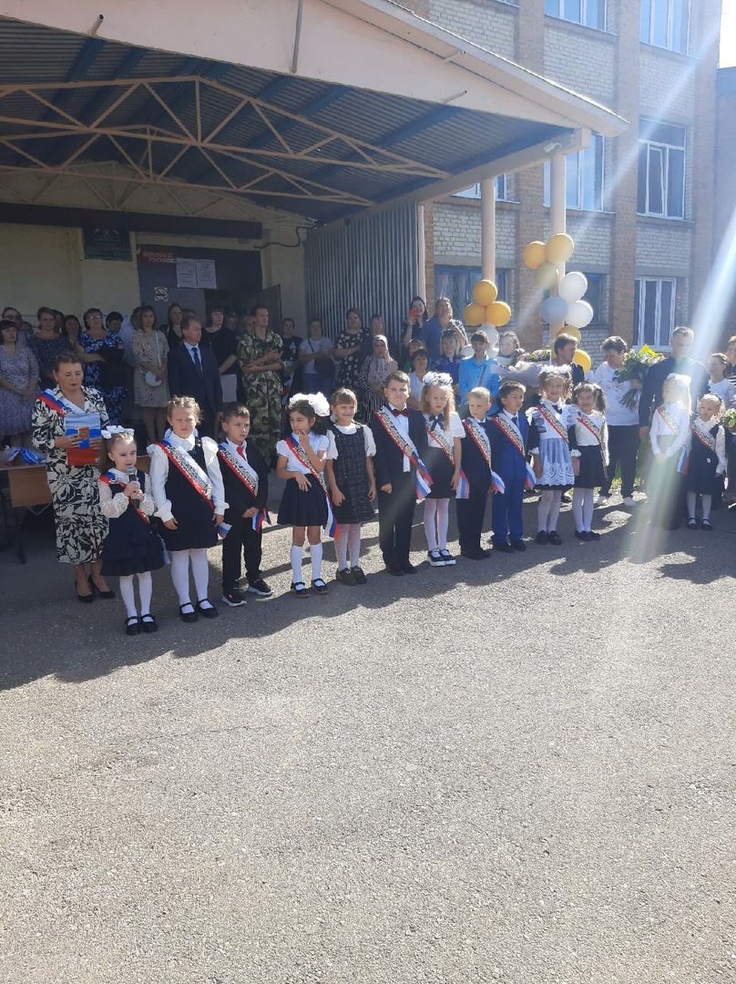 В школе №1 День знаний был многолюдным - НАША ЖИЗНЬ.ТЕПЛО-ОГАРЕВСКИЙ РАЙОН