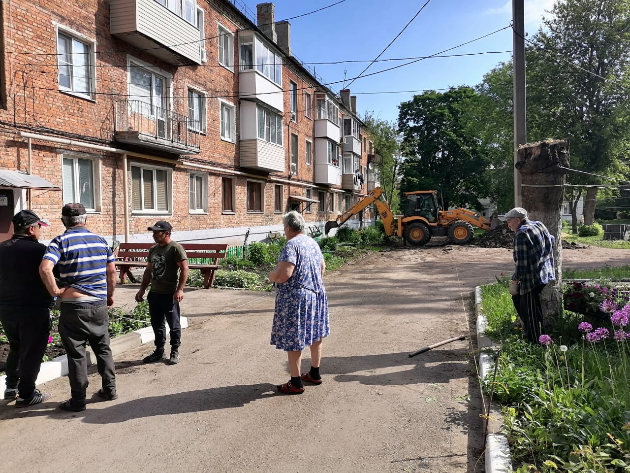 В Кимовске благоустраиваются дворовые территории - Районные будни.  Кимовский район