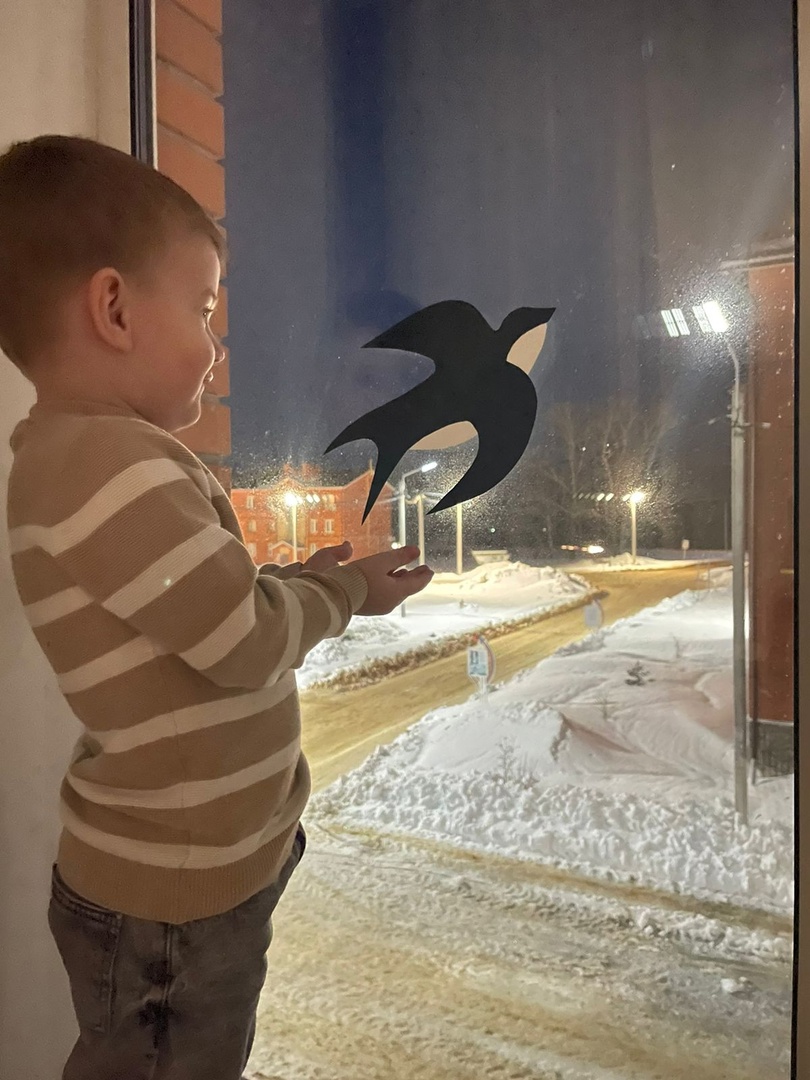 любовь родителей к детям. мама с ребенком школьником. как нужно приходить к детям. мама провожает ребенка в школу. марафон по адаптации к детскому саду.