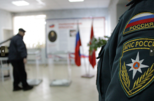 Сотрудники полиции и МЧС обеспечивают безопасность заокчан на выборах Президента РФ