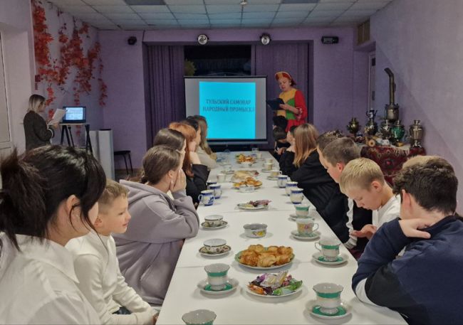 Школьникам из Новогуровского рассказали о тульском самоваре