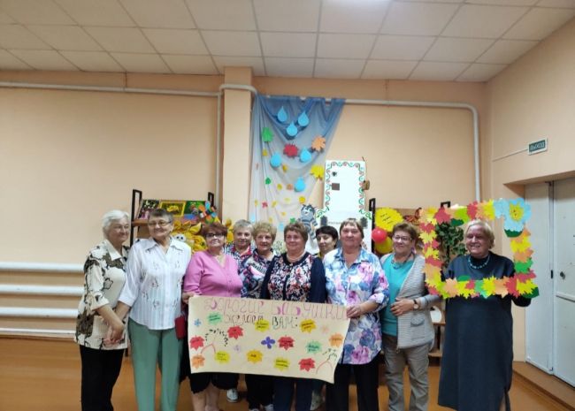 Жители поселка Мичурина отметили День пожилого человека