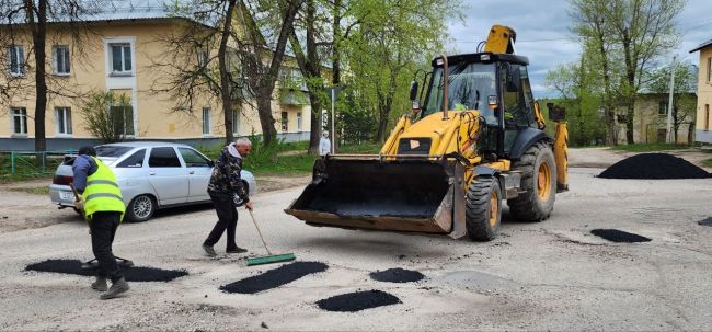 В Алексине продолжается ямочный ремонт дорог