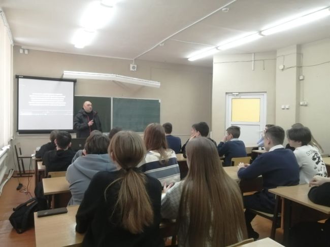 Алексинским школьникам показали фильм о подвигах советских солдат