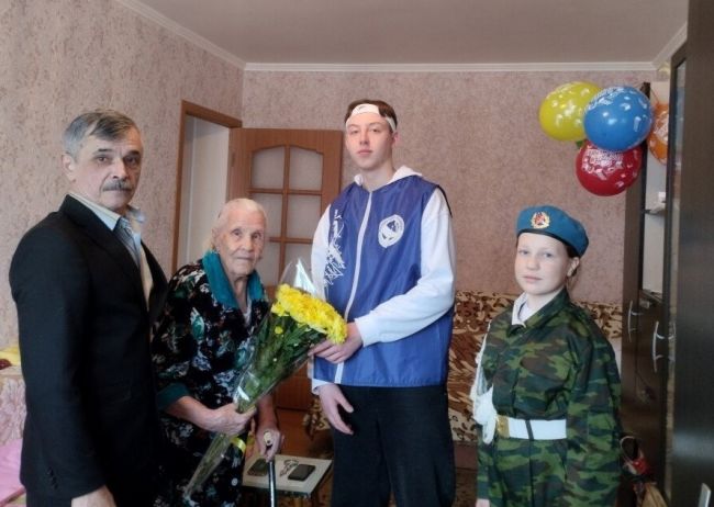 В Новогуровском поздравили с Днем защитника Отечества 102-летнего ветерана