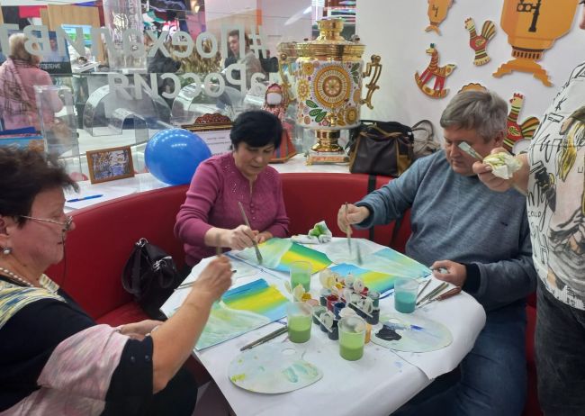 Алексинцы показали, как рисовать, чтобы жить, на выставке «Россия»