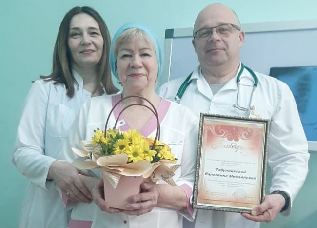 В Алексинской районной больнице поблагодарили медсестру за преданность делу