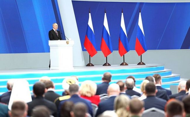 Владимир Путин выступил с Посланием Федеральному Собранию и общественности