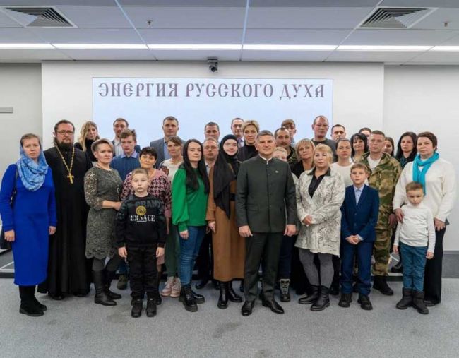 Энергетики-герои и их семьи посетили выставку-форум «Россия»