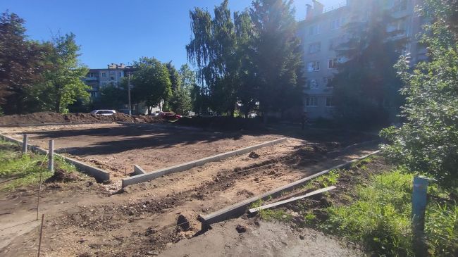 В Новогуровском ремонтируют дворы