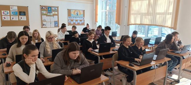 Алексинские школьники проходят уроки грамотности и патриотизма