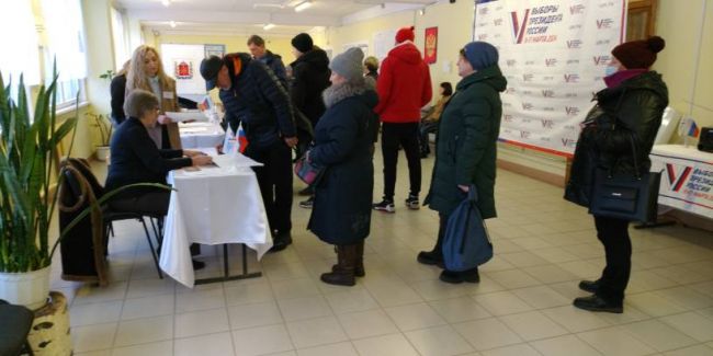 В Алексине на избирательных участках оживленно уже с утра