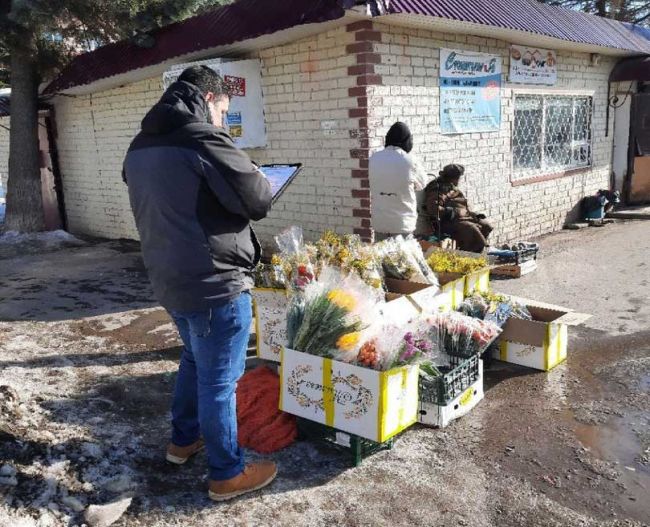 В Алексине 20 предпринимателей наказали за нелегальную торговлю букетами цветов