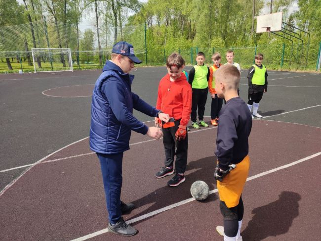 В Новогуровском сыграли в мини-футбол