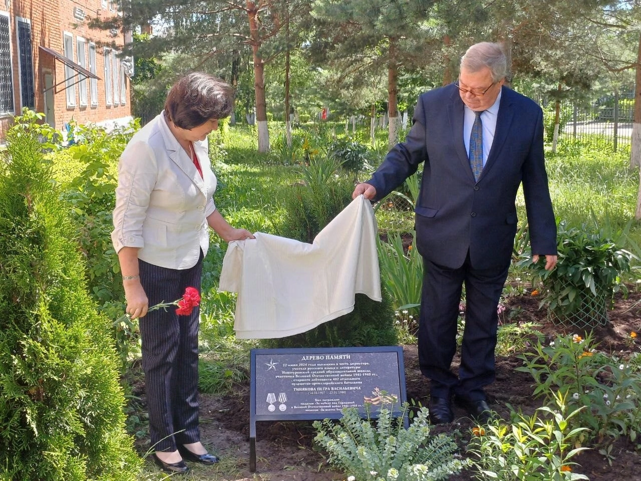 Новогуровцы увековечили память земляка - Алексинские вести