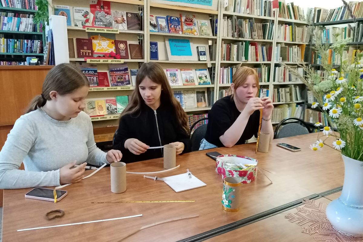 Читатели алексинской библиотеки приняли участие в мастер-классе
