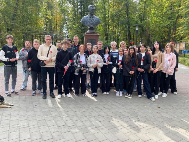 Алексинские студенты-химики почтили память земляка-оружейника Игоря Стечкина