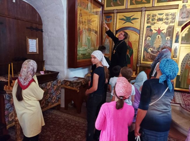 Юные алексинцы отправились в паломническую экскурсию по святым местам района