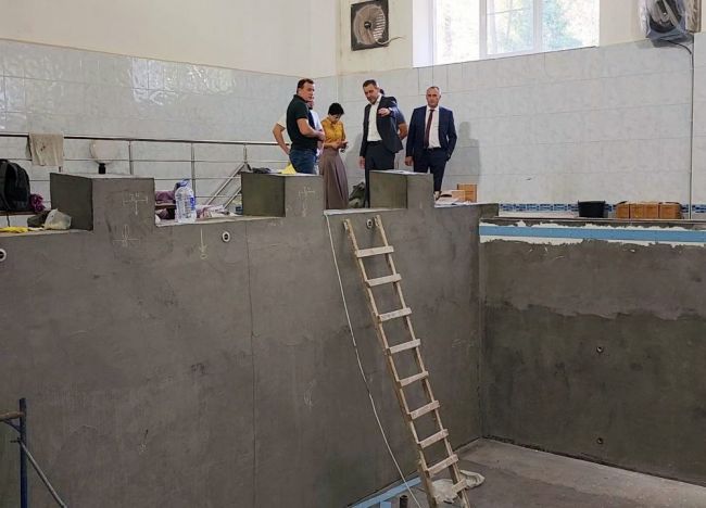 В Алексине в микрорайоне Горушки капитально ремонтируют бассейн муниципального спорткомплекса «Возрождение»