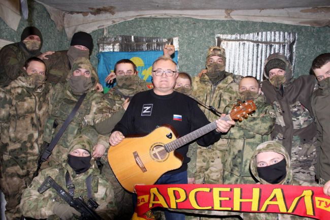 Плечом к плечу стоят на страже наших рубежей