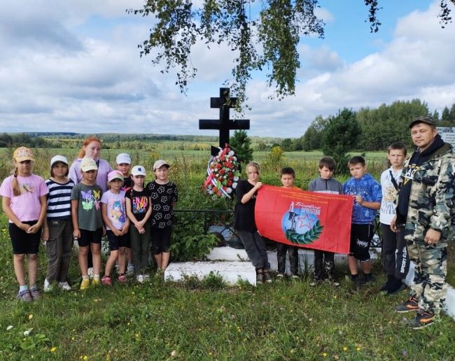 Юные новогуровские патриоты отправились в памятный велокросс