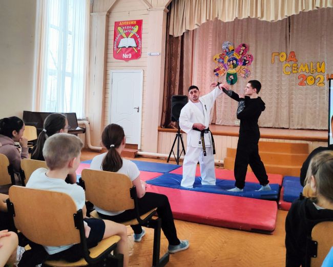 В школе №9 состоялась встреча школьников с тренерами боевых искусств