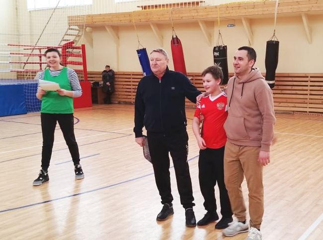 В Новогуровском Год семьи открыли спортивным состязанием