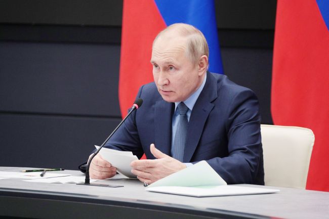 Владимир Путин подписал закон об увеличении минимального размера оплаты труда с 2024 года