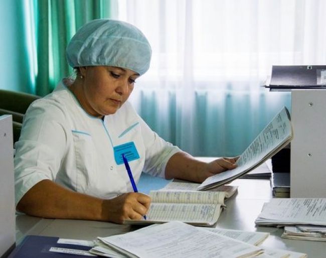 Объясняем.РФ: Выдачу бумажных медицинских книжек продлили до 1 сентября 2024 года