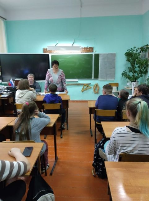 В гостях у белоколодезских школьников побывали специалисты социально-реабилитационного центра