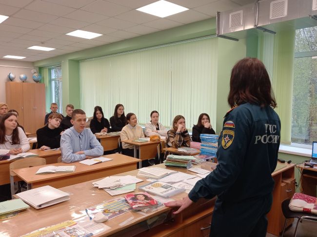В Арсеньевской школе прошли классные часы «Пожарная безопасность в школе и дома»