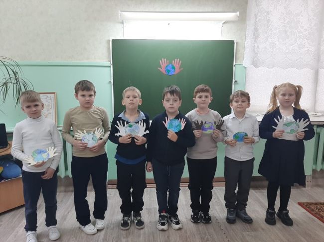 В Арсеньевском доме детского творчества прошёл экологический час «Берегите эту Землю»
