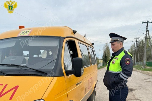 В Арсеньевском районе школьный автобус без техосмотра перевозил детей
