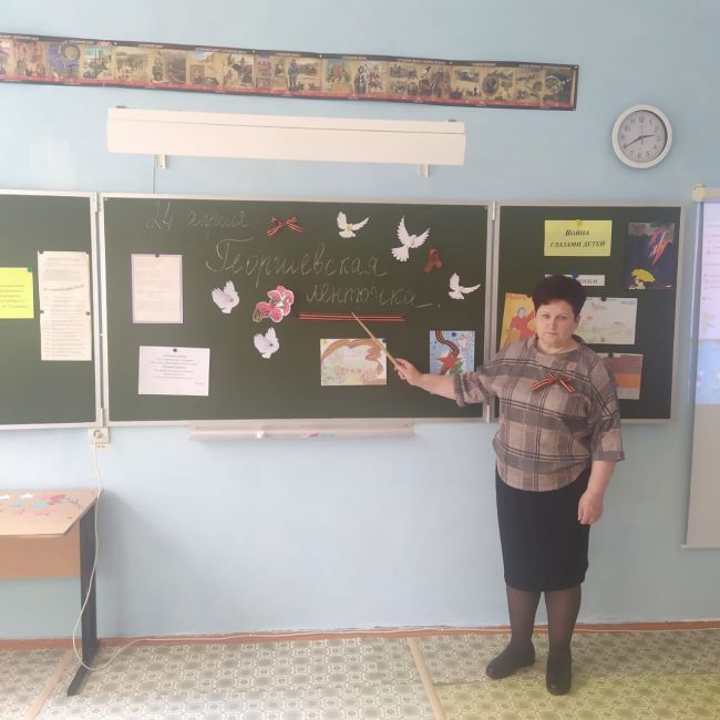 В Первомайской школе прошел патриотический час «Георгиевская лента – символ Победы»