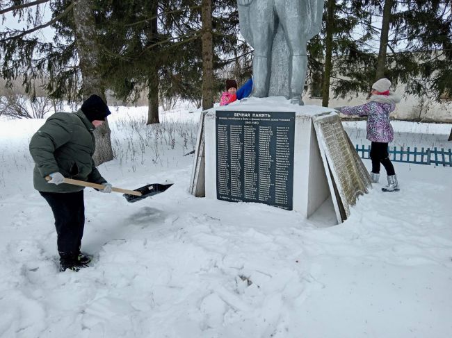 Волонтеры Литвиновской школы провели акцию «Снежный десант»