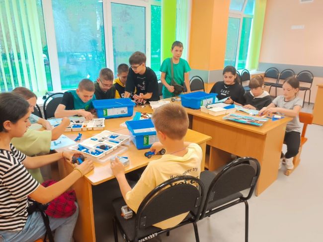 В Арсеньевской школе организовано занятие по лего-конструированию