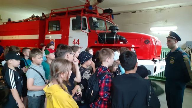 Воспитанники пришкольного лагеря  Чебурашка   посетили с экскурсией пожарно-спасательную часть