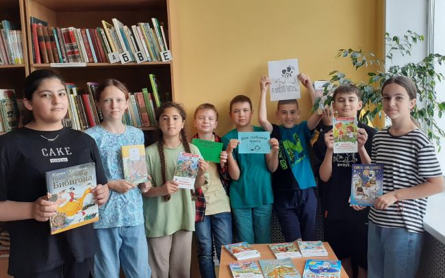 Для юных читателей библиотеки Арсеньевской школы проведен книжный обзор – совет «Каникулярное чтение»
