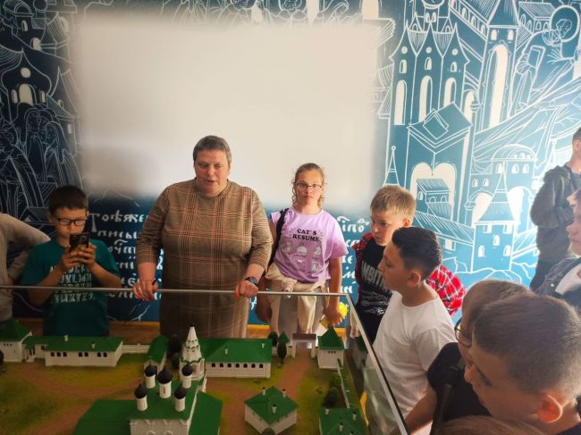 Воспитанники пришкольного лагеря  Чебурашка посетили музей  Одоевское княжество